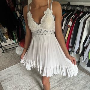BEAUTIFUL WHITE LACE STRAPPY BACKED DRESS